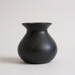 VTG  Rafael Silveira Mata Ortiz Casas Grandes Blackware Geo Pottery 6.75" Vase‎